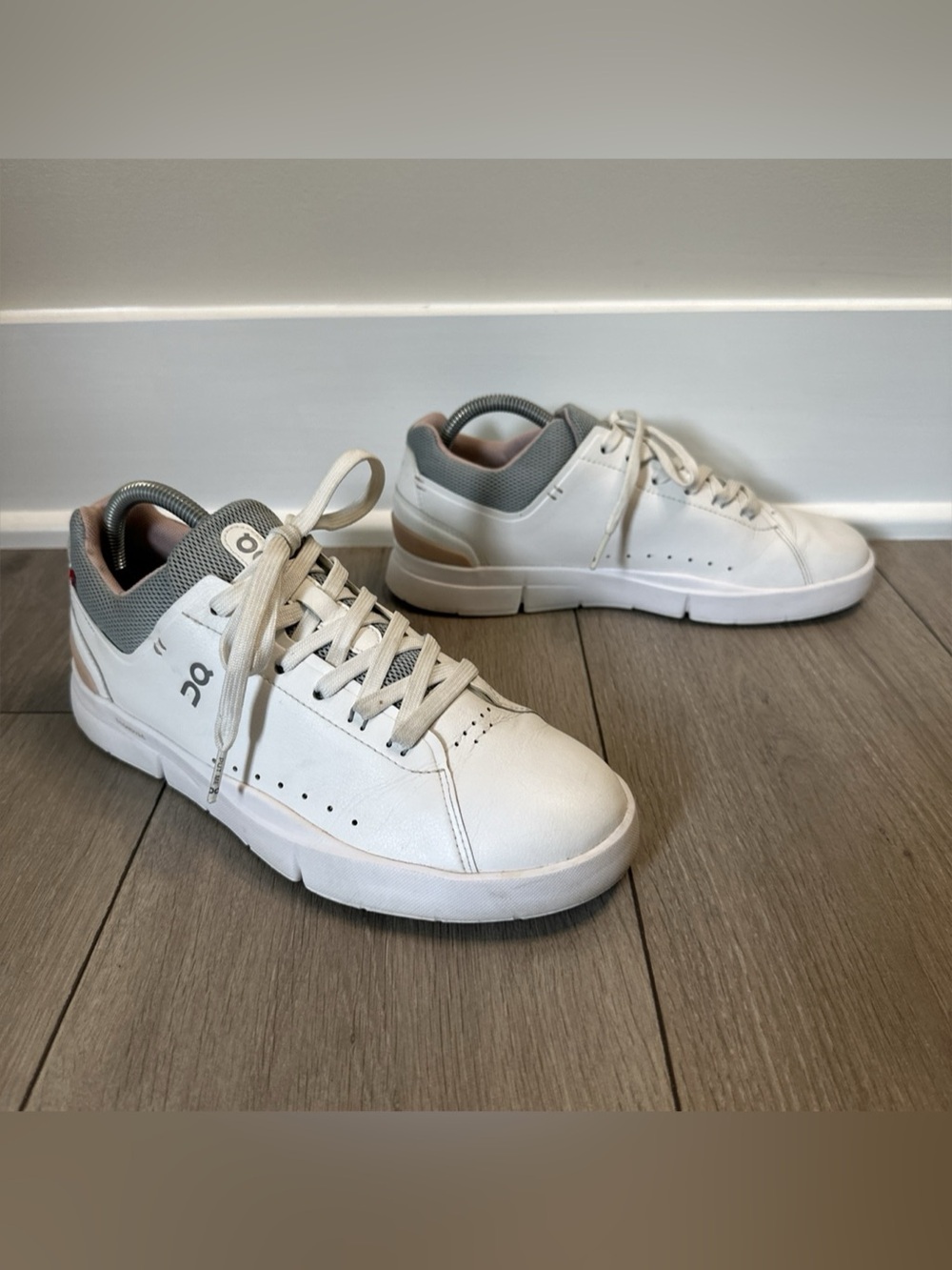 On Cloud Womens Size 9 THE ROGER Advantage White Rosehip Shoes Sneakers Leather